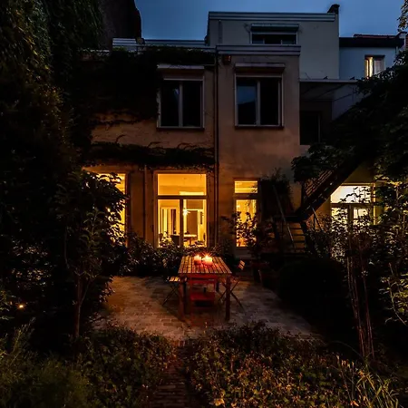 Pauline Loveling With Quiet Garden And 2 Bathrooms