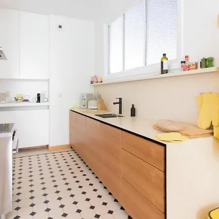 Daire Pauline Loveling With Quiet Garden And 2 Bathrooms
