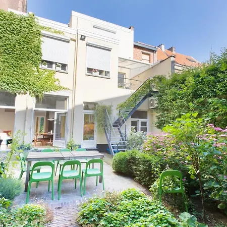 Daire Pauline Loveling With Quiet Garden And 2 Bathrooms *
