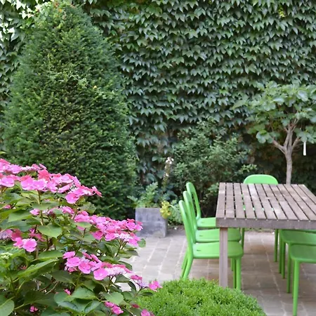 Pauline Loveling With Quiet Garden And 2 Bathrooms