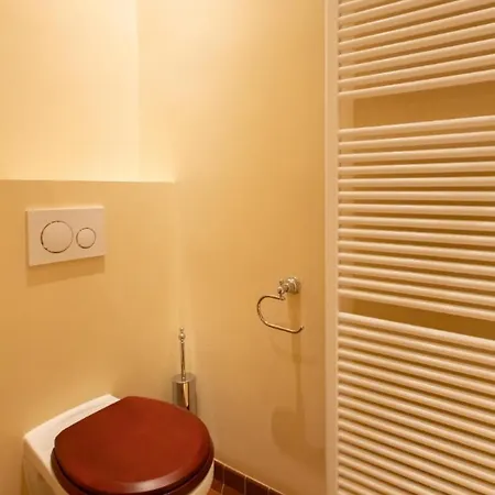 Pauline Loveling With Quiet Garden And 2 Bathrooms Appartement Antwerpen