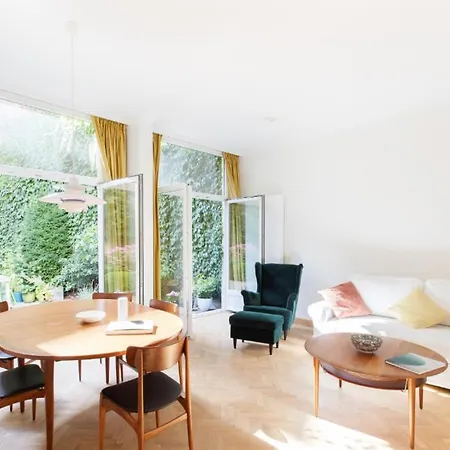Pauline Loveling With Quiet Garden And 2 Bathrooms